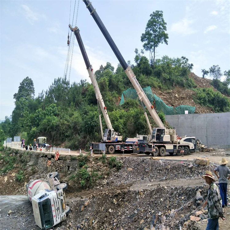 端州汽车掉沟里叫吊车救援要多少钱